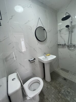 Towels, soap, toilet paper - Park House Goodmayes, Ilford, Greater London (Ilford)