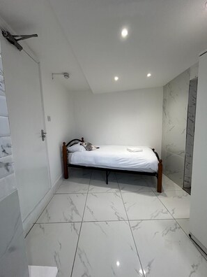 WiFi, bed sheets