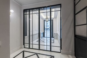 Interior - Alcala IX - Three Bedroom Apartment, Sleeps 6 (Madrid)