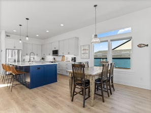 Dining - Modern Matagorda Getaway – 4 King Bedrooms, Canal Access & Minutes to the Beach (Matagorda)