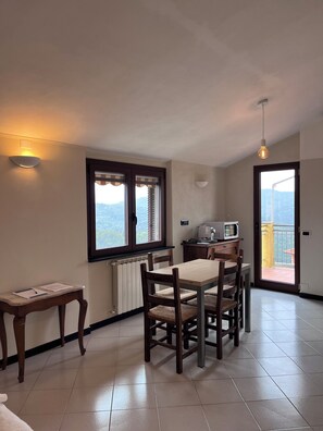 Family Apartment, Balcony, Sea View | Private kitchen - Collimare rooms (Vezzano Ligure)