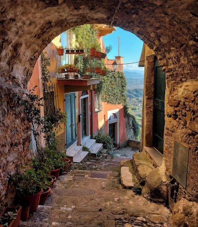 Exterior. Collimare rooms