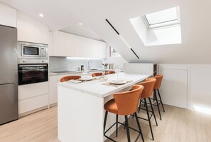 Fridge, microwave, oven, dishwasher - Sevilla IV - Two Bedroom Apartment, Sleeps 4 (Madrid)