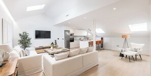 Living area - Sevilla IV - Two Bedroom Apartment, Sleeps 4 (Madrid)