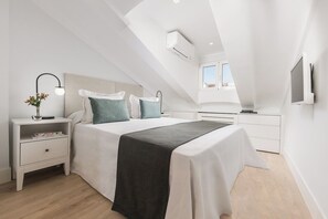 3 habitaciones, tabla de planchar con plancha, internet y ropa de cama