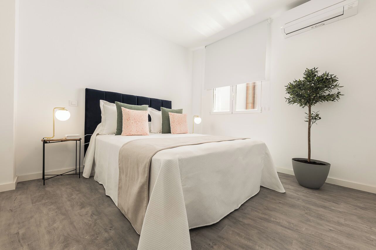 2 slaapkamers, een strijkplank/strijkijzer, internet, beddengoed