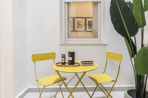 Outdoor dining - Andrés Mellado I - Two Bedroom Apartment, Sleeps 4 (Madrid)