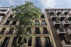 Exterior - Andrés Mellado I - Two Bedroom Apartment, Sleeps 4 (Madrid)
