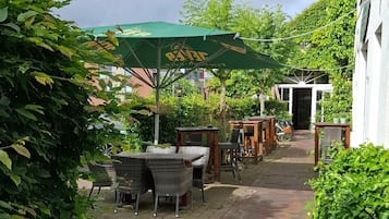 Buiten dineren