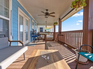 Outdoor dining - Colorado Riverfront Oasis – Fishing, Views & Perfect Family Getaway (Matagorda)