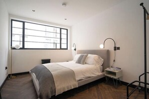 WiFi, bed sheets