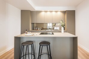 Fridge, microwave, oven, dishwasher - Fuencarral XXII - Three Bedroom Apartment, Sleeps 6 (Madrid)