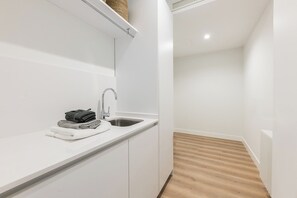 Interior - Fuencarral XXII - Three Bedroom Apartment, Sleeps 6 (Madrid)