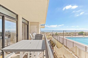 Outdoor dining - Braemar Towers 212 (Ocean City)