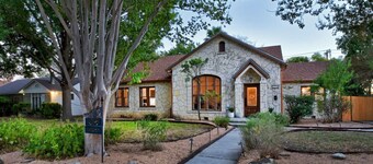 San Antonio`s `Casa 210` ~Pool ~Hot Tub ~Game Room