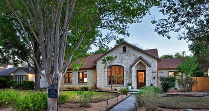 San Antonio`s `Casa 210` ~Pool ~Hot Tub ~Game Room