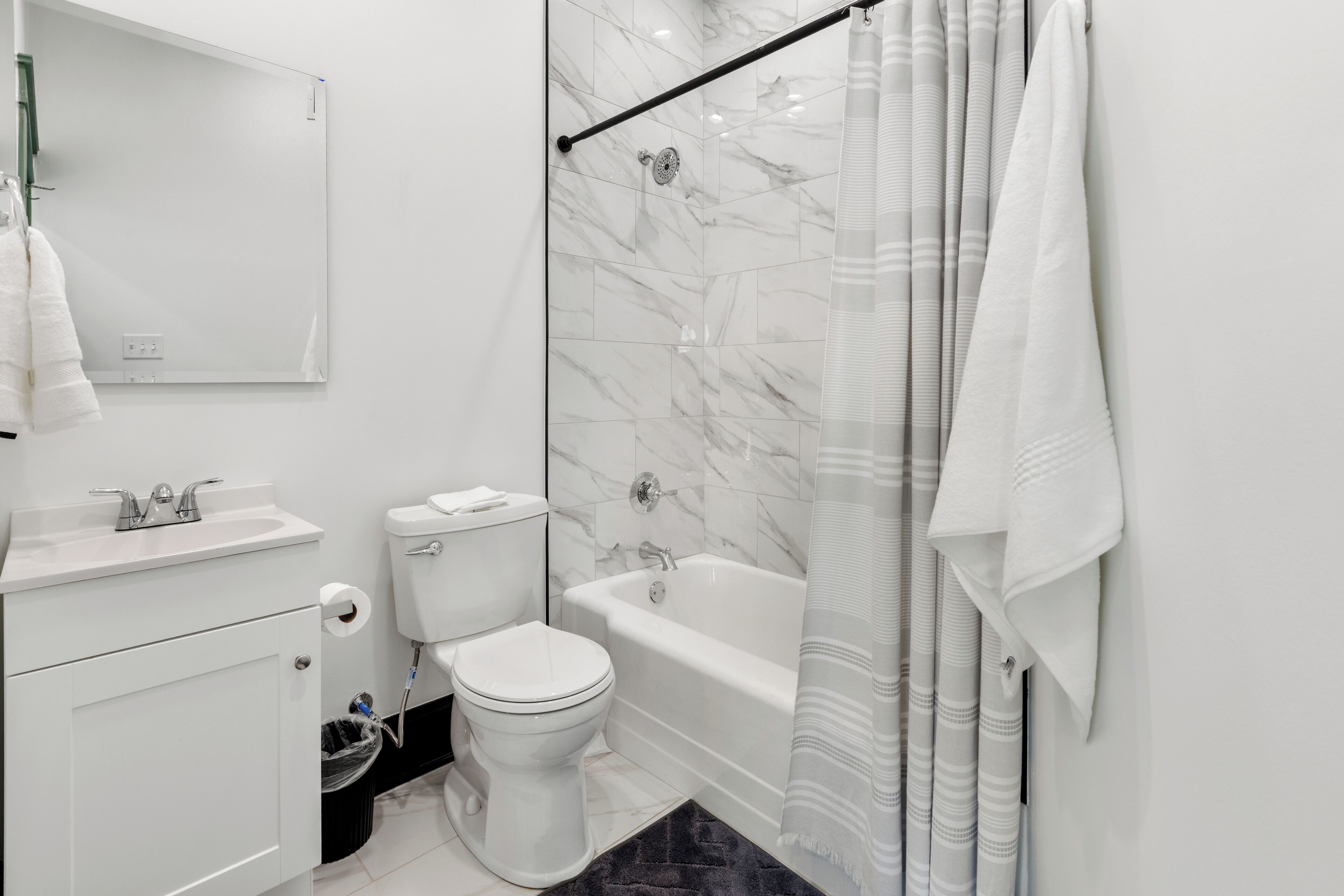 Asciugamani, sapone, carta igienica