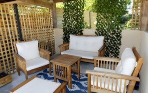 Terrace/patio - Gite le cocon de lily – Spacious Retreat in the Bordeaux Vineyards (Saint-Savin)