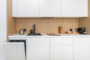 Mini-fridge, coffee/tea maker, electric kettle - BalticON Apartments Morska (Kołobrzeg)