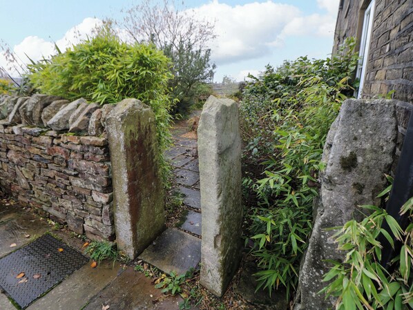 المنطقة المحيطة بالمنشأة