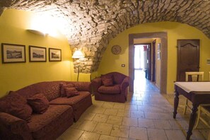 Living area - Sardinian Gallery Casa Vittorio (Bosa)