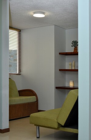 Interior - 2-bedroom apartment in fantastic Jacó with cool AC (Jacó)