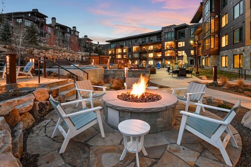 Elegant 4-Bedroom Suite in Canyons Village