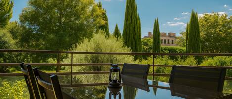 屋外ダイニングエリア