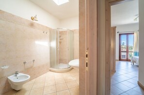 Appartamento, 2 camere da letto, balcone, vista giardino | Bagno