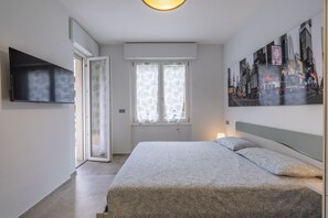 Apartment, 2 Schlafzimmer, Haustiere gestattet, Stadtblick | Bügeleisen/Bügelbrett, kostenloses WLAN