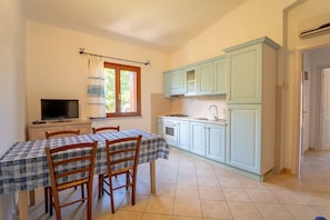 Appartement, 1 chambre, balcon, vue sur le jardin | Intérieur