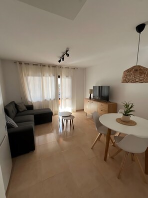 TV - Holiday Apartment 'Oasis' with Shared Pool, Private Terrace and Wi-Fi (Corralejo)