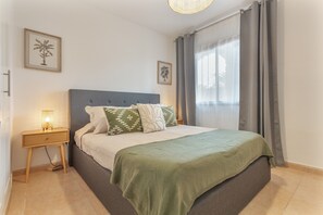 WiFi, bed sheets - Holiday Apartment 'Oasis' with Shared Pool, Private Terrace, and Wi-Fi (Corralejo)