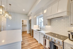 Fridge, microwave, oven, stovetop - Chapman Lake Retreat w/ Pier, Fire Pit & Games! (Warsaw)