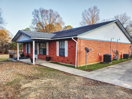 Serene & Cozy Family-Friendly 2 Bedroom Cottage