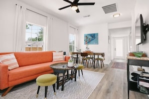 Smart TV - Tiny T in the City (Austin)