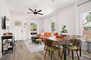 Dining - Tiny T in the City (Austin)
