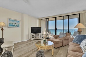 Fernseher, DVD-Player, Bücher