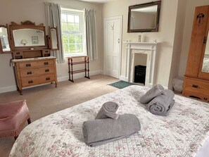 Internet, bed sheets - Traditional flint cottage, tucked away in the town of Wells-next-the-Sea (Wells-next-the-Sea)