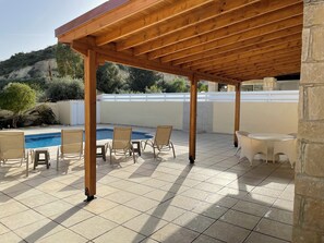 Outdoor pool - Spacious Villa at the Mediterranean shore with large swimming pool (Pissouri Bay)