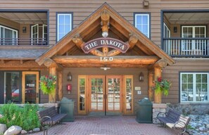 Exterior detail - 2BR Alpine Stay | Near the Lifts + Pool & Balcony (Keystone)