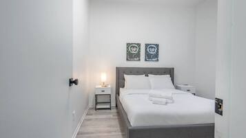 Iron/ironing board, WiFi, bed sheets