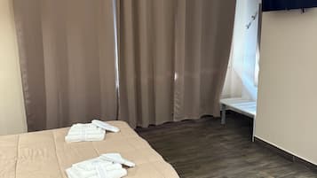 Caja de seguridad en la habitación y cortinas blackout