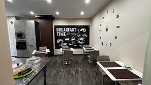 Free daily buffet breakfast