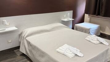 Double Room | In-room safe, blackout drapes, iron/ironing board, free WiFi