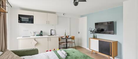 Iron/ironing board, travel cot, WiFi, bed sheets