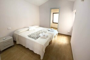 WiFi, bed sheets - Sardinian Gallery S'Iscola (Bosa)