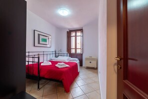 2 bedrooms, WiFi - Sa Costa 33 (Bosa)