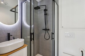 Hair dryer, towels - Lavie Maison : Charming Studio near Montmartre (Paris)