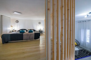 Iron/ironing board, WiFi, bed sheets - Bright & Renovated Studio (Marseille)